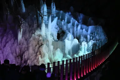 尾ノ内百景氷柱(ライトアップイメージ)