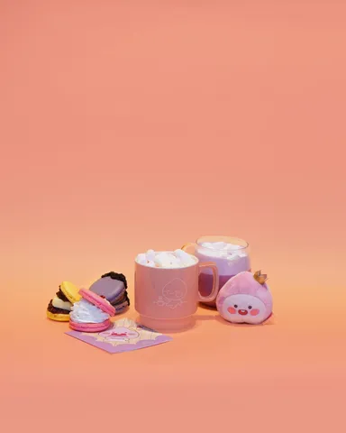 ピンクマシュマロココア　600円／トゥンカロン　各540円(ヨーグルト／あんバター／オレオ)