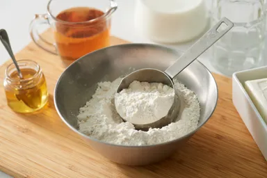 山梨県産の素材の良さをシンプルに引き出すよう、絶妙なバランスで配合を行っていきます。