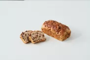 山梨県産の巨峰ジュースを使用した、3時のおやつに贅沢なぶどう食パン“4種のレーズン食パン”