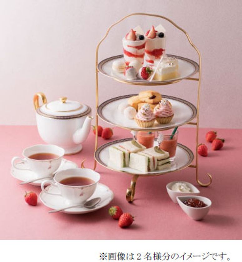 人気の「苺」をグラススイーツやモンブランに散りばめて
「ストロベリーホワイト アフタヌーンティーセット」販売
 2019年12月26日（木）より ティーラウンジ「ルネサンス」にて