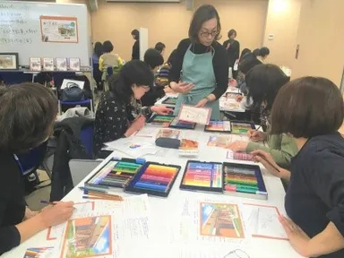 ＜塗り絵体験講座の様子＞