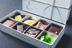 【 THE THOUSAND KYOTO 】(ザ・サウザンド キョウト)“THE THOUSAND Chocolate Box”登場！初のテイクアウトスイーツ　8種類の味わいが楽しめる、ホテルメイドのボンボンショコラ・アソート　「TEA＆BAR」で販売スタート