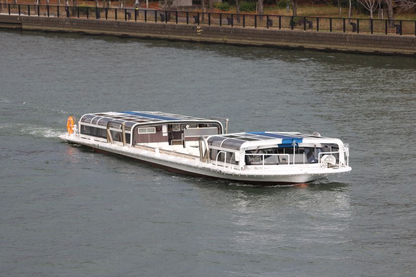 屋根を開ければ、青空と川風が織りなす
爽快クルーズが楽しめる！
ルーフ開閉機能付きの新たな観光船
「アクアCielo（シエロ）」
2020年3月、水都大阪にて運航開始！