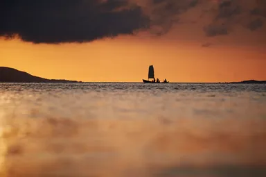 【星のや竹富島】海に浮かぶサバニ