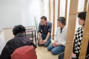 若手日本画家の作品とお茶会のコラボレーションの様子　柴田悦子画廊