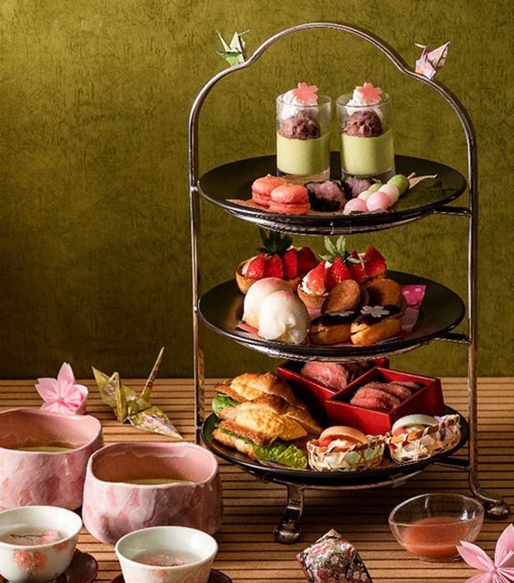 抹茶と桜のスイーツを散りばめた、和を楽しむティータイムに
和フタヌーンティーセット
 2019年12月26日(木)より メインラウンジ「さくららうんじ」にて