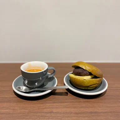 エスプレッソと抹茶ベーグルあんバターサンド