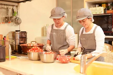 Poco a Poco 女性スタッフ