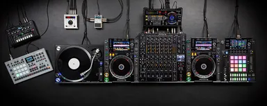 様々な音源をDJセットアップに取り込める多彩な入出力端子