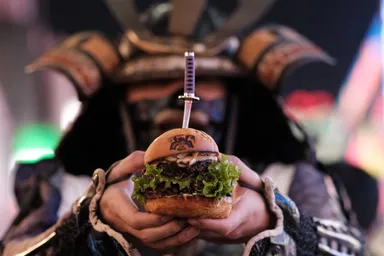 和牛100％バーガー×戦国武将