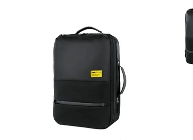 バッグが「メイン」と「サブ」のふたつに分かれる本格的2WAY仕様