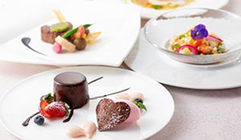 パティシエが手がけるチョコレートプレゼント付き
バレンタインデー期間限定の特別メニューを販売
2020年2月1日（土）より　JRホテルクレメント高松 各レストランにて