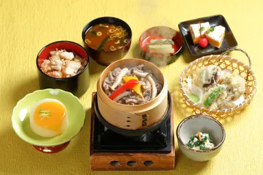 有隣倶楽部食事イメージ