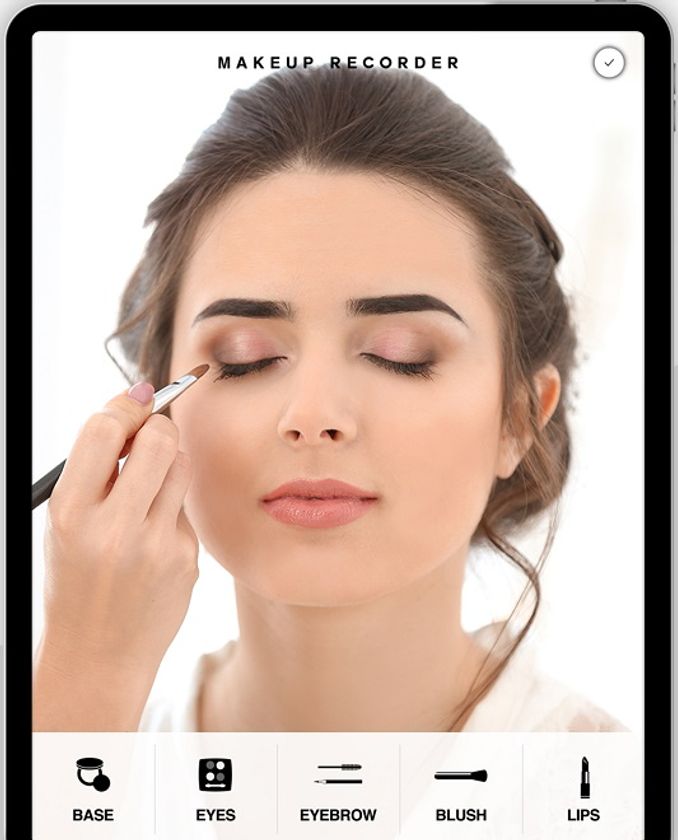 プロのメイクアップテクニックの持ち帰りが可能に
コスメ店舗で活用頂けるiPadアプリ『MAKEUP RECORDER』提供開始