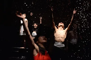 IDIOT SAVANT theater company　手で触れられるくらいの鈍い空と　遠くに聴こえる潮音を哀しみが示すのならば　かもめの眼ざしが飛びつかれてしまうまで　 海が泣きだすなんて知らなかったんだ