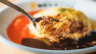 定番人気のトマト＆ハヤシオムライス