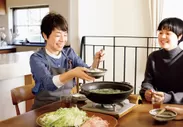 料理家・飛田和緒さん（写真左）