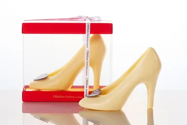 「横浜ハイヒールチョコレート（ホワイト）」2,500円(税別)