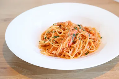 料理イメージ　「ズワイ蟹とトマトクリームソースのスパゲッティ」