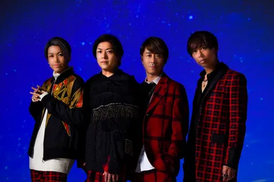 LAST FIRST_アーティスト画像