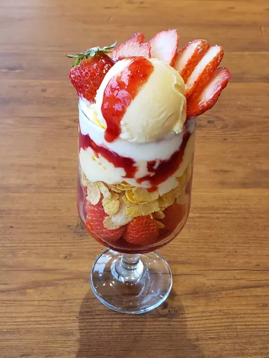 いちごパフェ