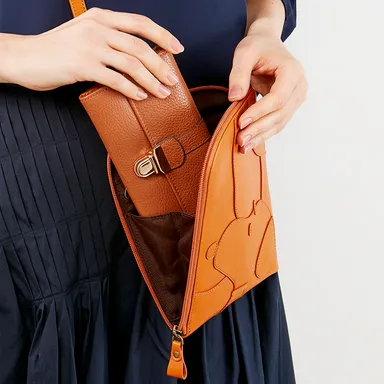 便利な片マチ仕立ての  ファスナーポケット