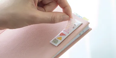 ケースごと貼って、ふせんをサッと使える