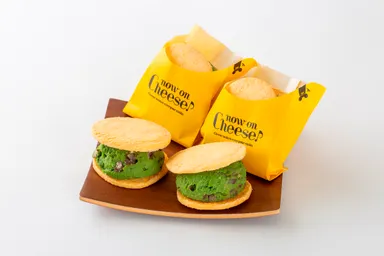 レアチーズサンド・狭山茶＆小豆/ナウ オン チーズ♪