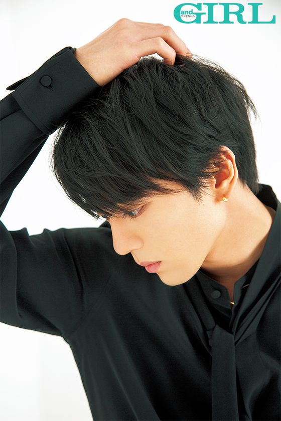 美しすぎるオトコ、新田真剣佑
初舞台は主演で座長！アラサー女性のイメージは？
『andGIRL 3月号』2020年2月12日（水）発売！