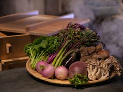 様々な地元食材を優雅に楽しめる