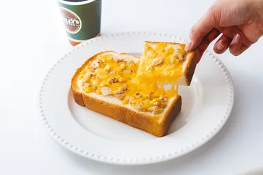 厚切りトースト ツナチェダーウォルナッツ