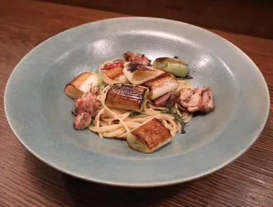 KNOCK 東京ミッドタウン店・msb Tamachi店「甲賀・忍ネギの丸太焼きでチキン・ペペロンチーノ」