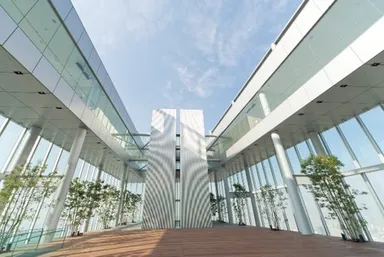 【「ハルカス３００（展望台）」５８階「天空庭園」】