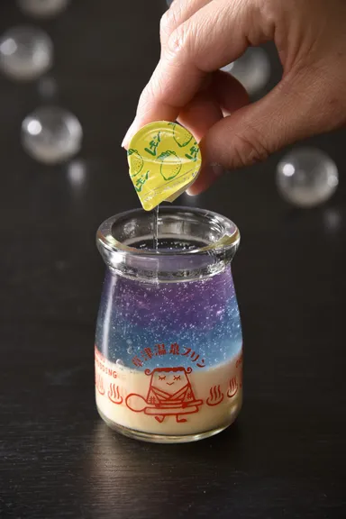 夜の湯畑プリン(色が変わったあと)