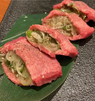 厚切り生タン塩ネギ包み焼き