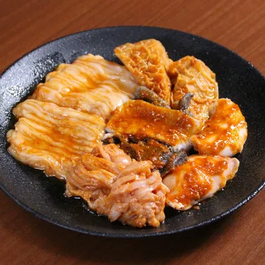 お得なホルモン盛り合わせ