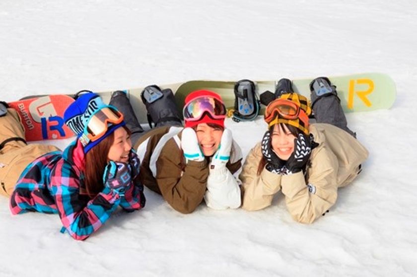 学生必見！とってもお得なキャンペーン！
～学生証提示で入園料割引、ボードスクール受講で
リフト券プレゼント～