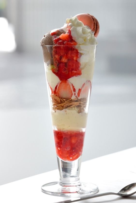 季節限定 甘酸っぱい苺をふんだんに使った 春のパルフェ
『Parfait  Fraises (パルフェ フレーズ) 』新登場！
