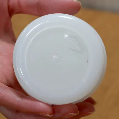 底部分には転倒防止の滑り止めがついております