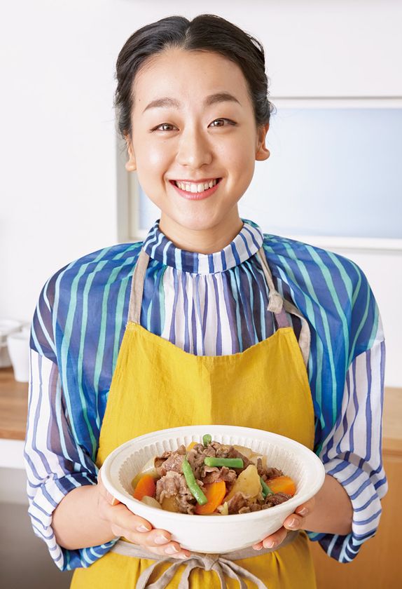 浅田真央さん初の料理連載が
雑誌『オレンジページ』でスタート！
プロの料理家に学ぶ「おうちごはん1年生」
