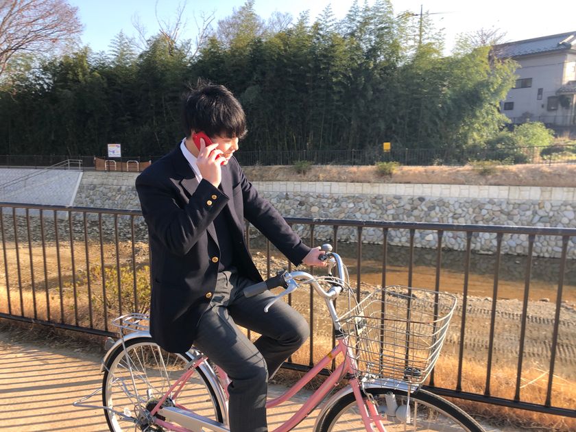 ながらスマホ の自転車事故を減らしたい 現役高校生が発案の製品 クラウドファンディング開始 Onlaboのプレスリリース