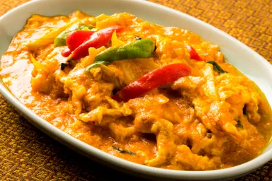 ソフトシェルクラブとふわふわ卵のカレー炒め　プーニム・パット・ポンカリー