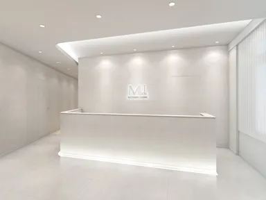 白を基調とした受付