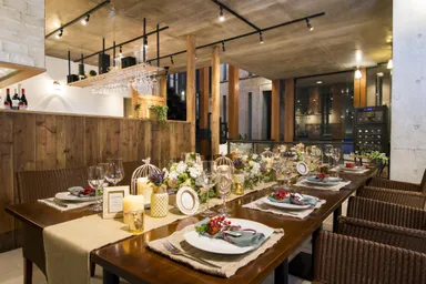 3フロアの落ち着いた店内