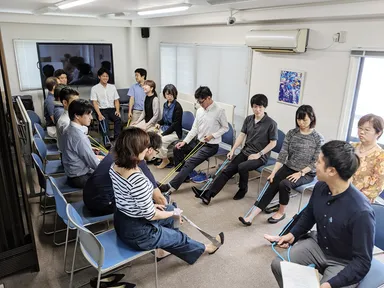 体操指導の様子。和気あいあいと取り組みました