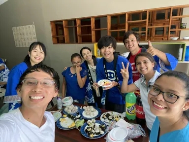 途上国の特別支援施設での集合写真