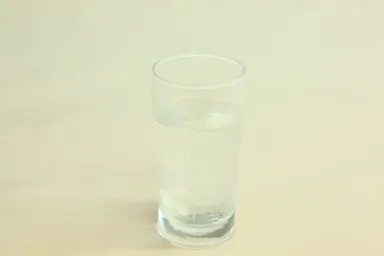 「天然水のぷるぷるゼリー飲料 こんにゃくセラミド入り」(ハルナプロデュース株式会社)