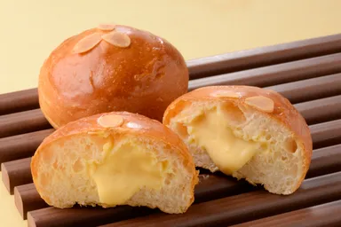 丘の牛　クリームパン