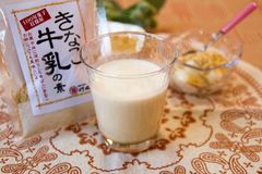 給食中止で余った牛乳消費を応援する「きなこ牛乳の素」発売！飛騨高山の老舗店「打保屋」やスーパーなどで展開